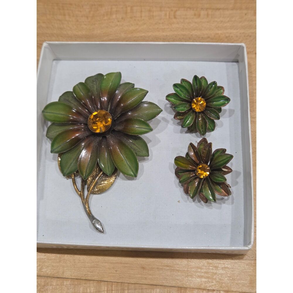 Vintage Green Enamel Daisy Flower Brooch Clip Earrings Amber Rhinestone 60s